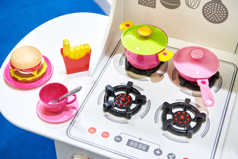 Mainan Peralatan Dapur untuk Stimulasi Bayi 11 Bulan
