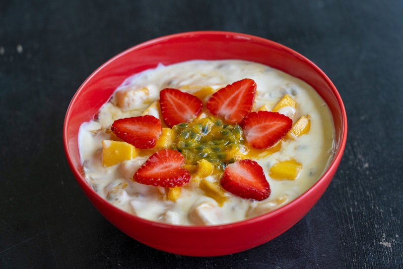 Resep yogurt stroberi mangga untuk MPASI