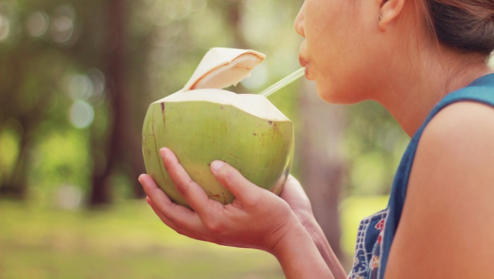 Ibu hamil minum air kelapa