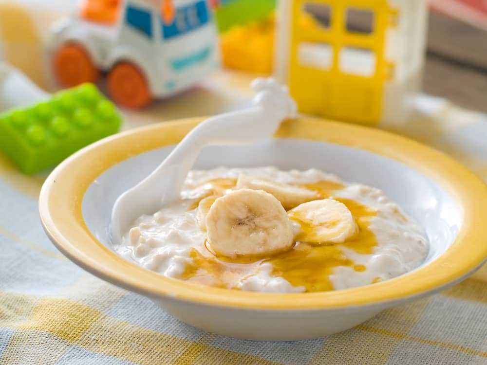 Hidangkan saja oat untuk sarapan bayi yang bergizi