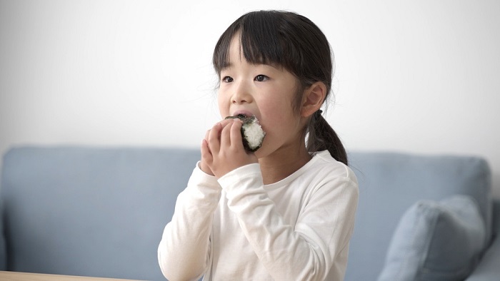 Cara mengatasi anak susah makan nasi usia 1 tahun