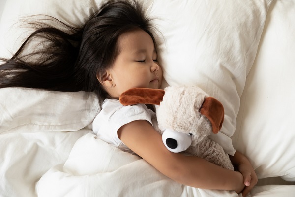 Manfaat minum susu hangat sebelum tidur, anak lebih lelap - ibudanbalita