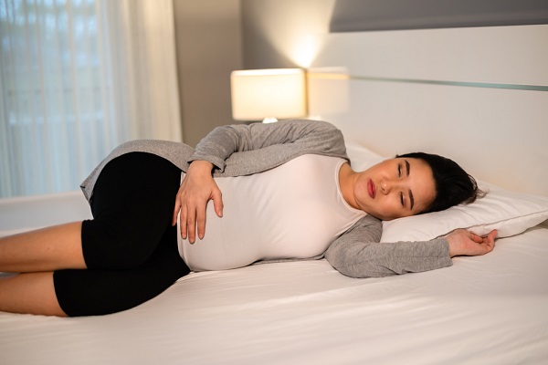 Posisi tidur yang baik untuk ibu hamil - ibudanbalita
