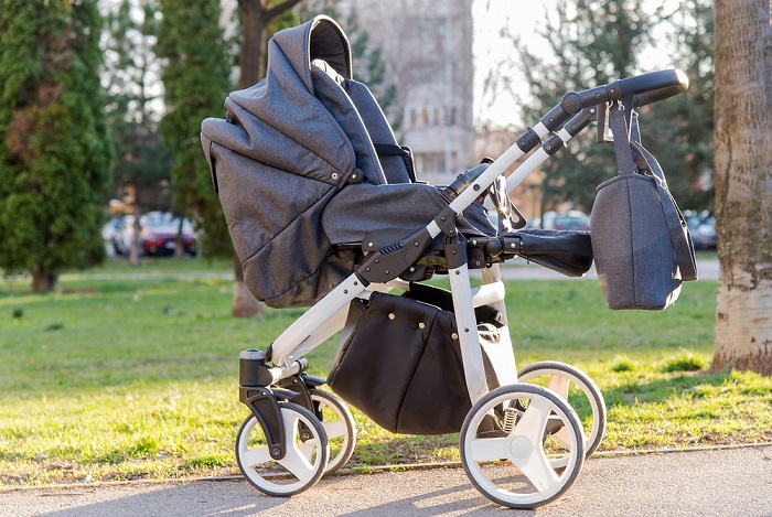 Stroller peralatan bayi yang harus dimiliki