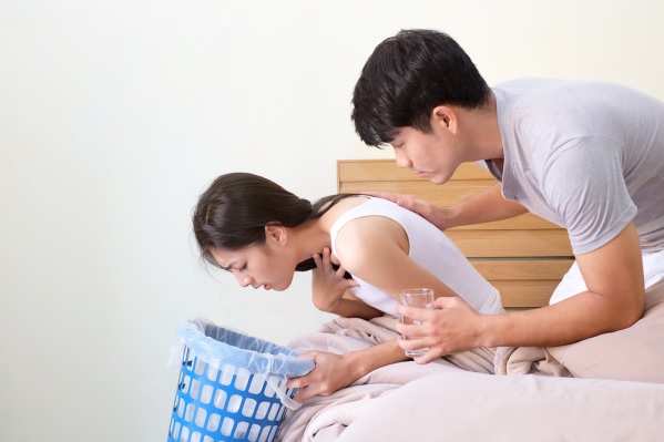 Mitos hamil bayi perempuan sering mengalami morning sickness - ibudanbalita