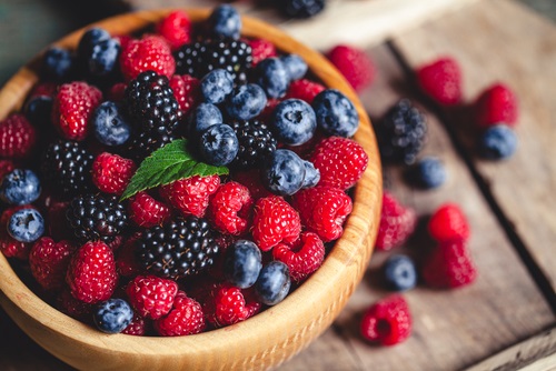buah beri makanan untuk perkembangan otak anak - ibudanbalita