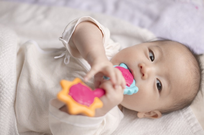 Rekomendasi Mainan Bayi 4 Bulan yang Menyenangkan