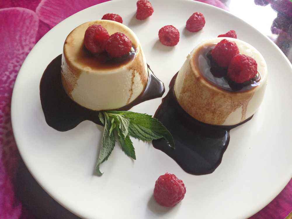 Puding Havermut Strawberry Saus Coklat