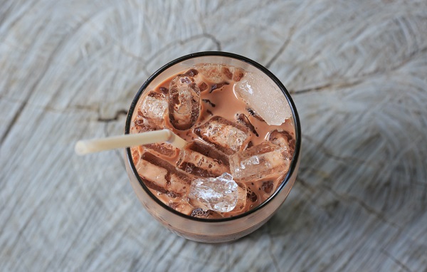 Membuat Es Susu Cokelat - IBUDANBALITA Membuat Es Susu Cokelat - IBUDANBALITA