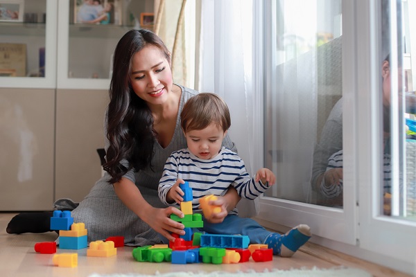 Tips mengajarkan si kecil berbagi mainan edukasi anak 2 tahun - ibudanbalita