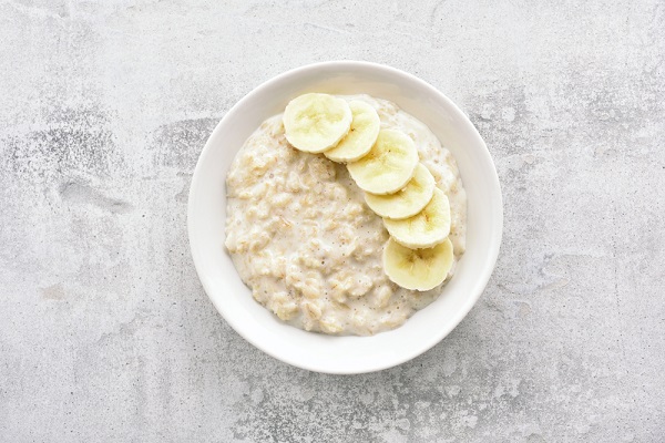 Bubur oat pisang untuk menu MPASI 8 bulan - ibudanbalita