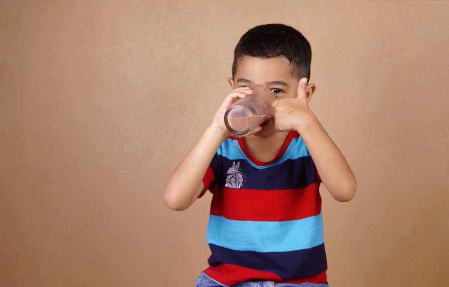 Begini Cara Ajari Si Kecil Buat Susu Cokelat Favoritnya