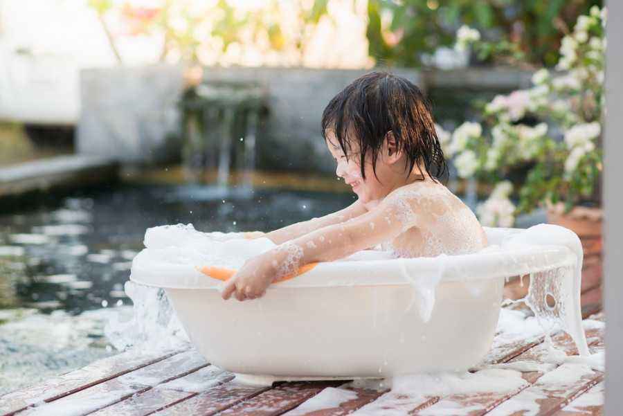 5 Bagian Tubuh Bayi yang Wajib Diperhatikan Saat Mandi