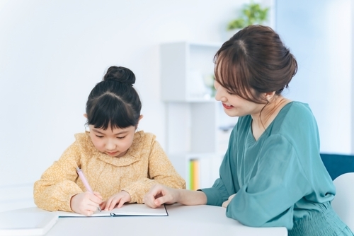 10 Cara Belajar Menulis Kata untuk Anak TK yang Menyenangkan