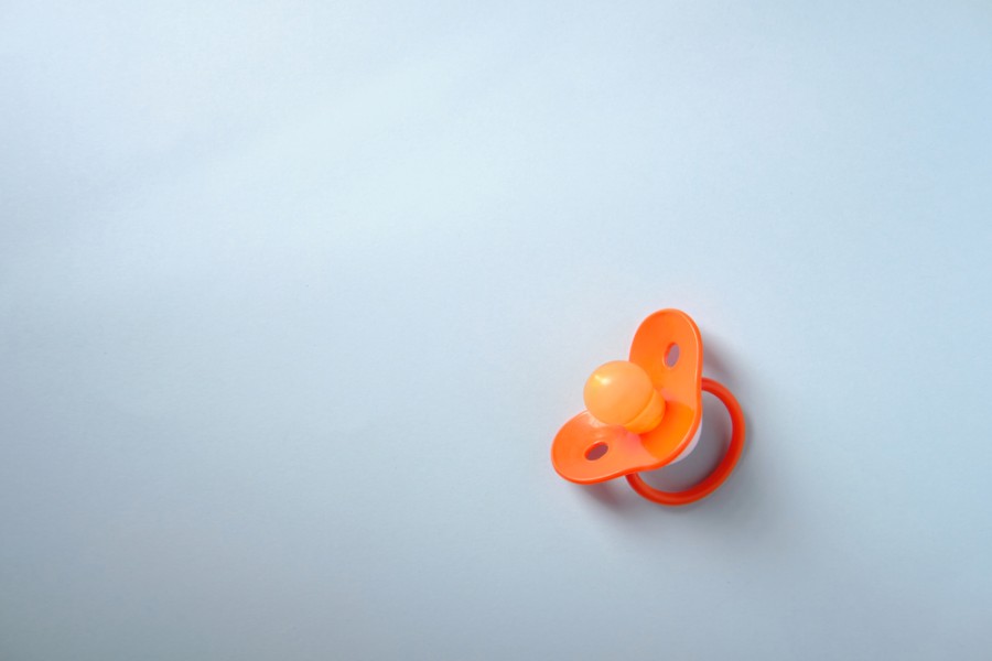 Dampak Positif dan Negatif Penggunaan Empeng pada Bayi