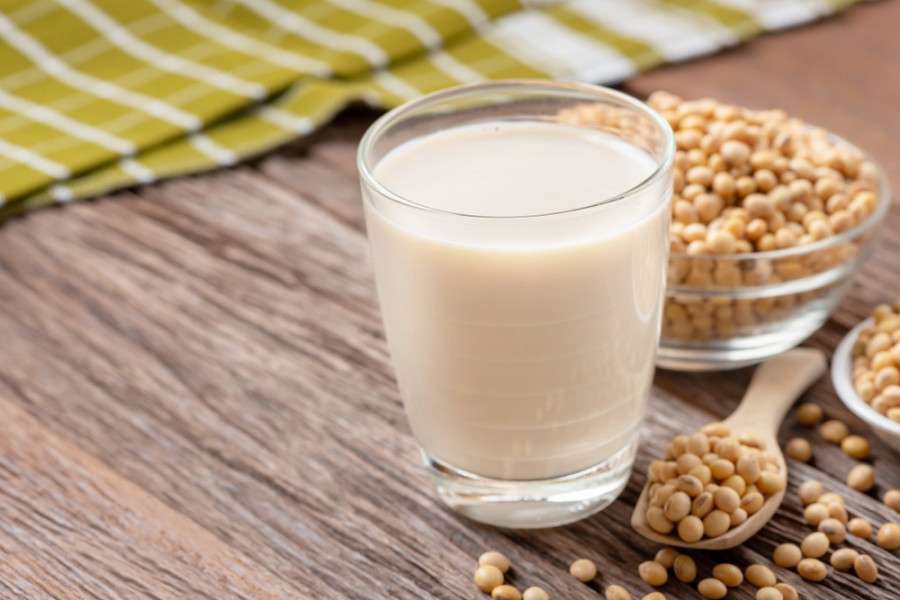 Bu, Ini Manfaat Kacang Kedelai dan Susu Sapi untuk Si Kecil