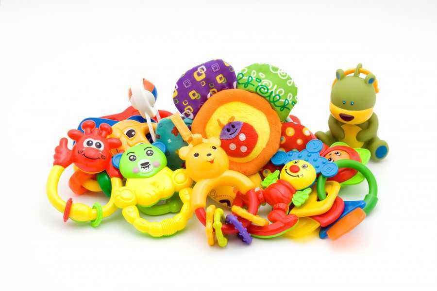 Kembangkan Kemampuan Bayi dengan 5 Mainan yang Tepat