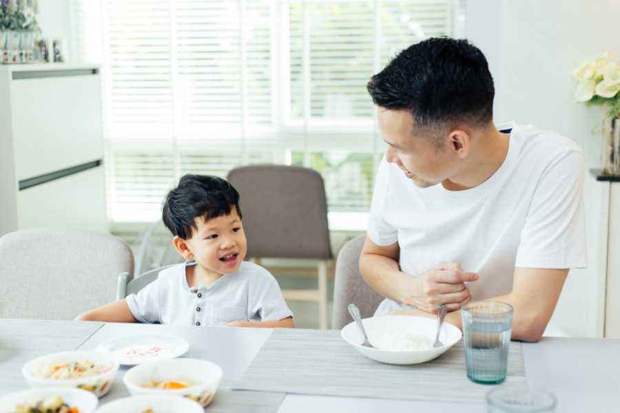 Pola Makan Anak Menurun dari Ayah, Fakta atau Mitos?