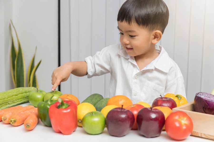 Manfaat Buah-buahan untuk Stimulasi Otak Anak