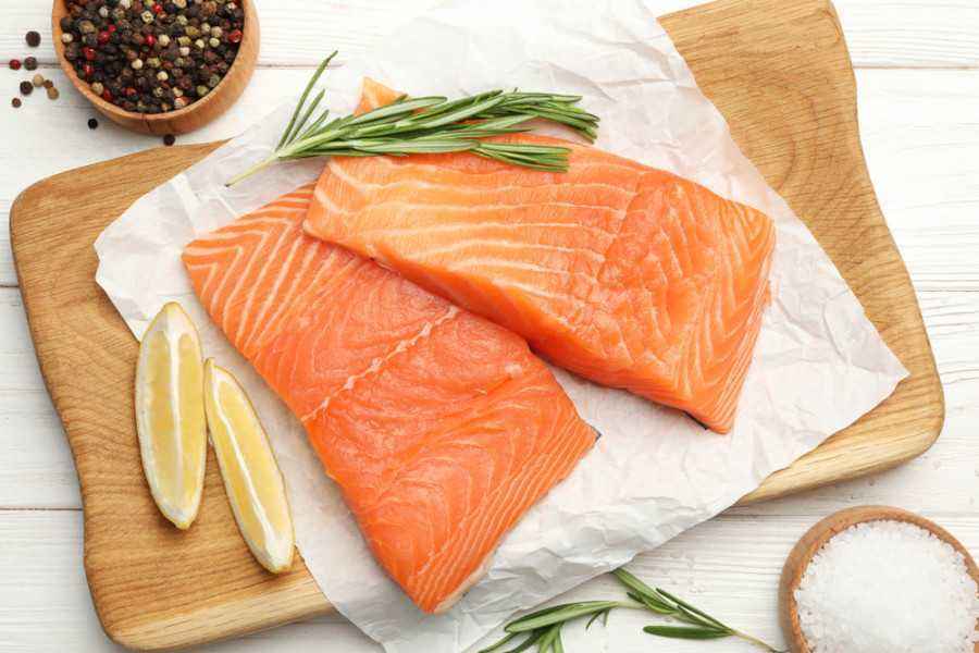 Kenali Manfaat Ikan Salmon untuk Tumbuh Kembang Bayi