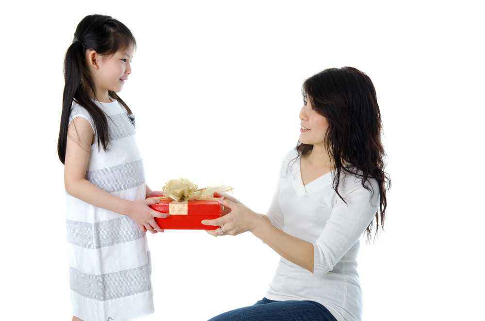 Ajari si Kecil Menghargai Pemberian dengan 4 Tips Ini