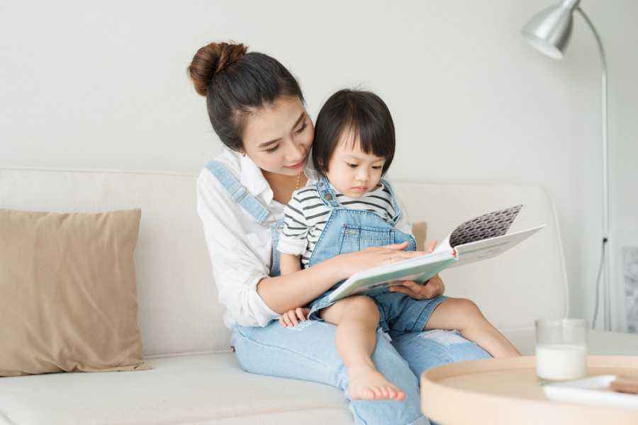 8 Manfaat Membaca Buku dan Tips Agar Anak Gemar Baca