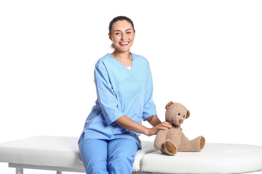 Tahapan Perkembangan Bayi 8 Bulan dan Stimulasinya