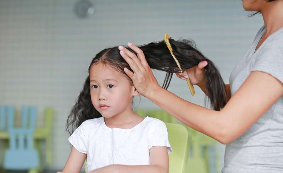7 Perawatan Rambut Anak untuk Kesehatannya dan Lebih Tebal