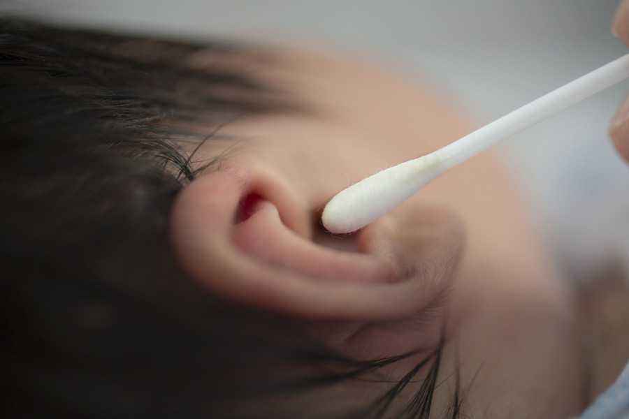 Tips Membersihkan Telinga Bayi yang Aman dan Benar
