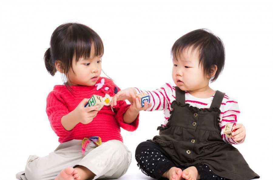 4 Ide Bermain dengan Anak Tetangga di Rumah 