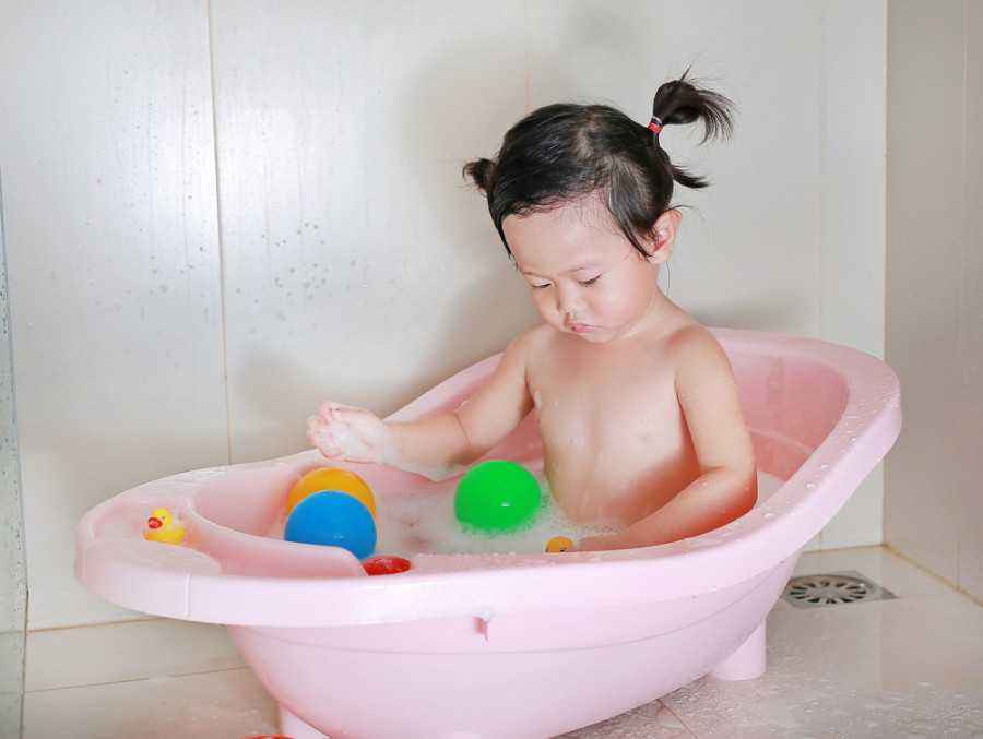 Ajar Si Kecil Mandi Sendiri: Tips Mudah dan Menyenangkan