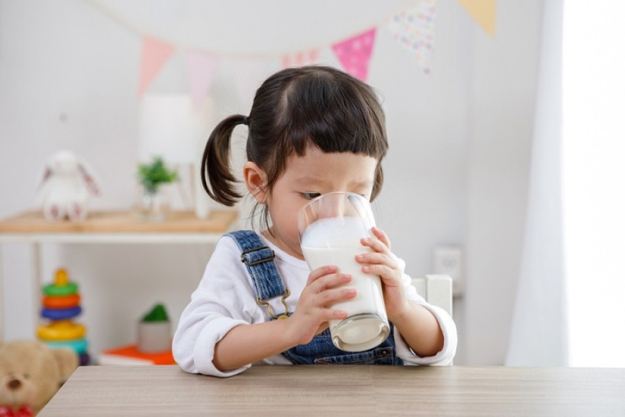 I drink some milk. The girl is drinking Milk.