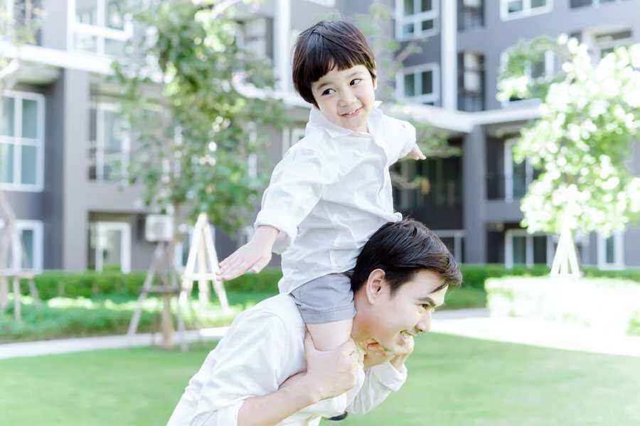 4 Manfaat si Kecil Bermain dengan Ayah 