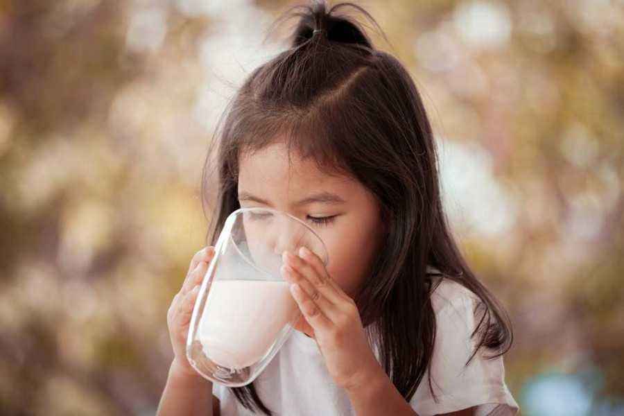 Kenali Penyebab & Tips Agar Anak Mau Minum Susu Anak