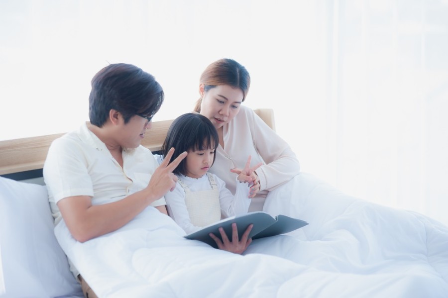 11 Alasan Mengapa Membacakan Dongeng Penting untuk Anak