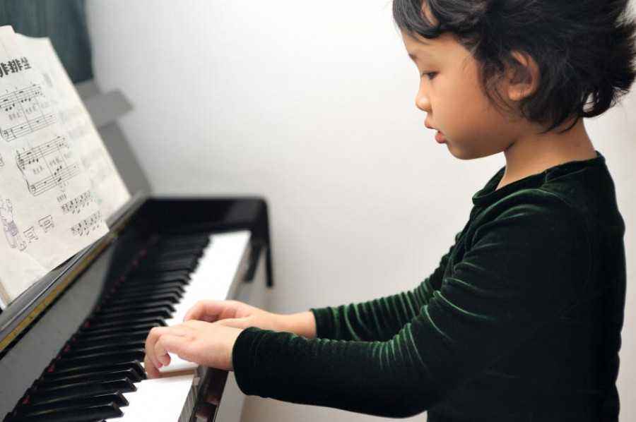 Belajar Musik Sejak Dini Bantu Tumbuh Kembang Si Kecil