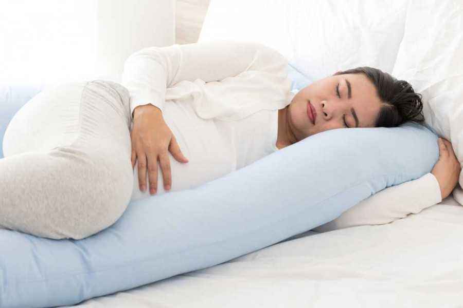 Ketahui Manfaat Bantal Khusus Ibu Hamil