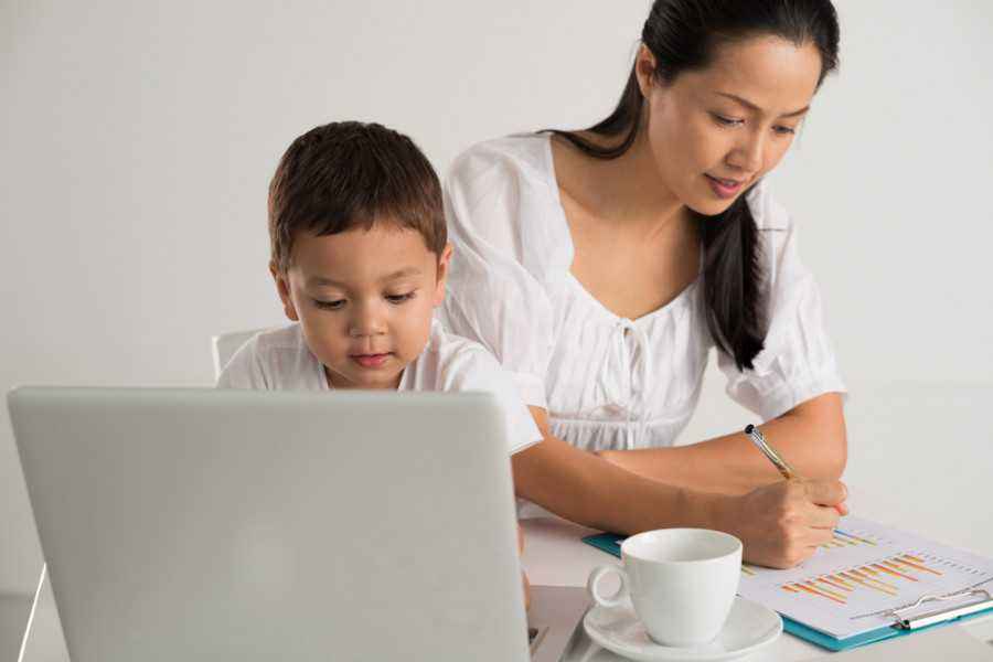 Bu, Cek Beberapa Tips Membawa Si Kecil ke Tempat Kerja