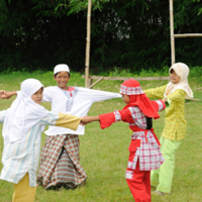 Melepas Anak Bermain Sendiri