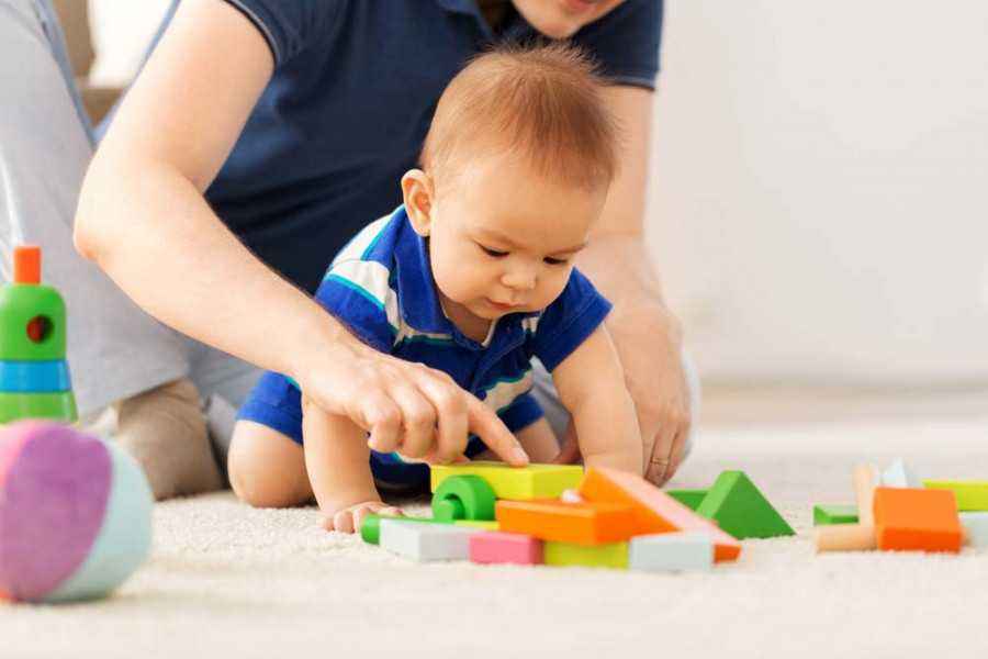  Mainan  Bayi  7 Bulan  untuk perkembangan si Kecil Rekomendasi 