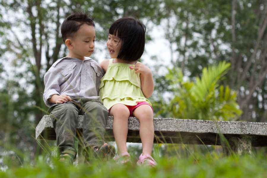 Wajarkah Anak Tertarik dengan Lawan Jenis Sejak Dini?