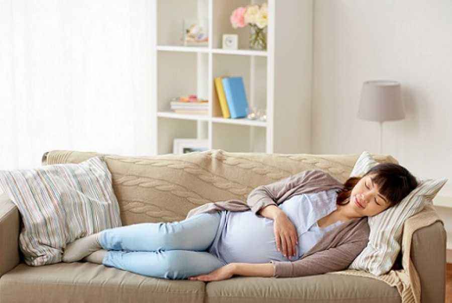 Posisi Tidur yang Tepat dan Aman untuk Ibu Hamil