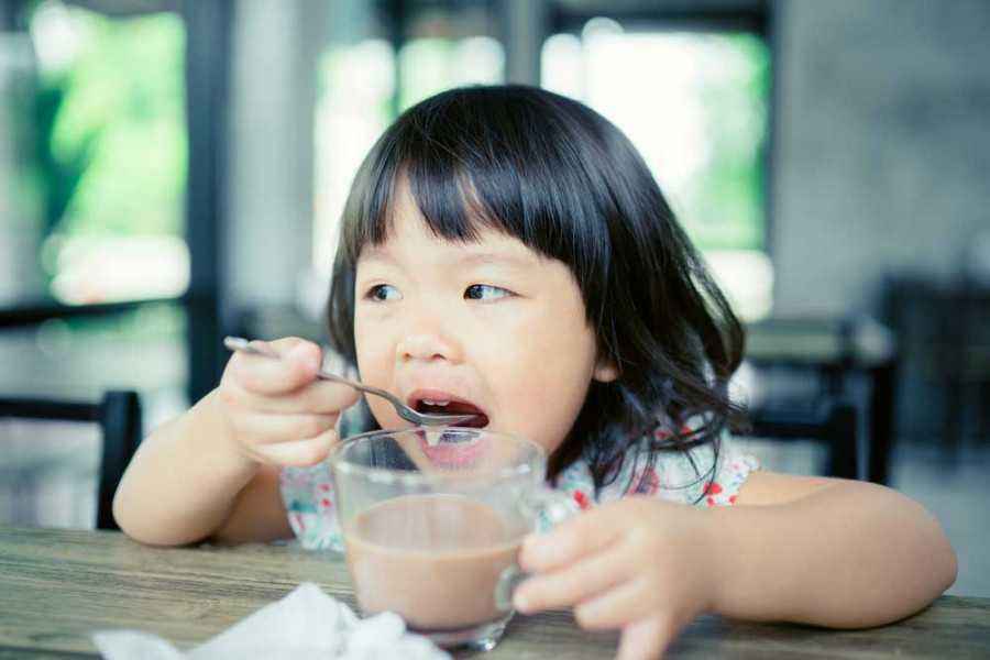 Kelezatan Susu Cokelat untuk Jaga Pencernaan Sehat Si Kecil