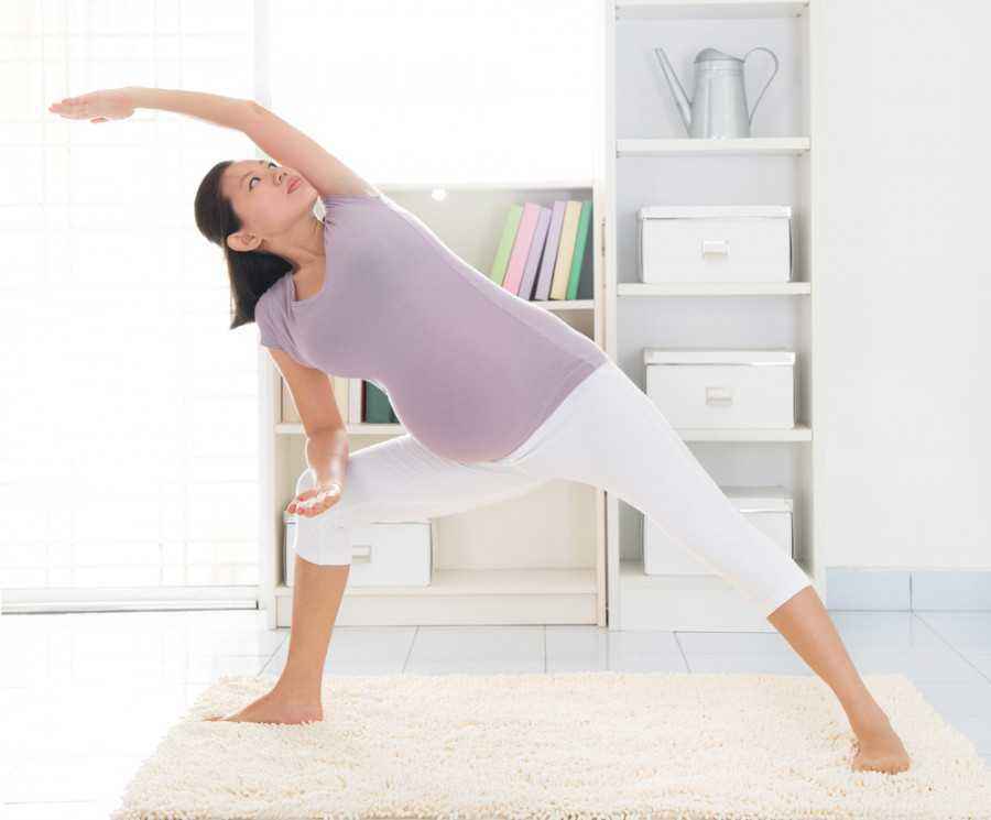 Amankah Bikram Yoga untuk Ibu Hamil? Simak Penjelasannya