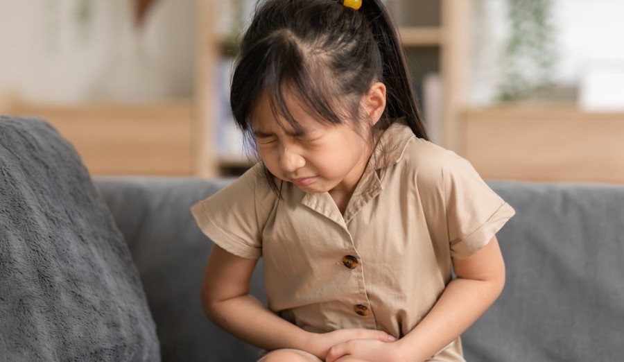 6 Pertolongan Pertama Saat Anak Sakit Perut, Ibu Wajib Tahu!