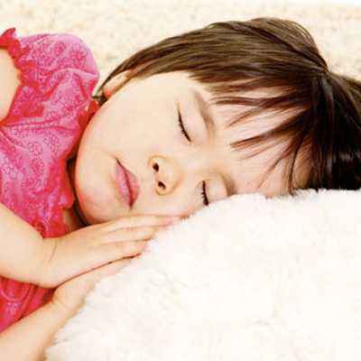Tips Mengajak Si Kecil Tidur untuk Atasi 'Mogok' Tidur