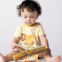 Stimulasi Bicara Si Kecil dengan Buku Bergambar yang Seru!