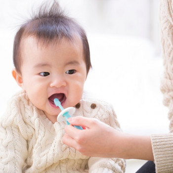 3 Tips Memilih Sikat Gigi Bayi yang Perlu Ibu Ketahui