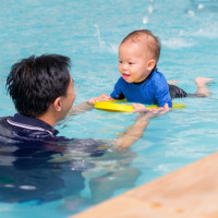 5 Manfaat Berenang Bagi si Kecil