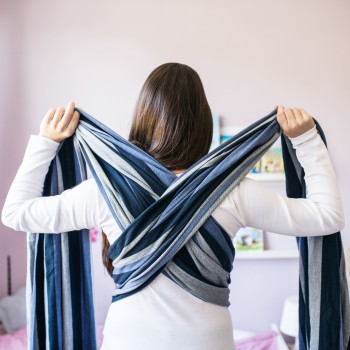 Cara Menggendong Bayi dengan Aman: Teknik & Manfaatnya
